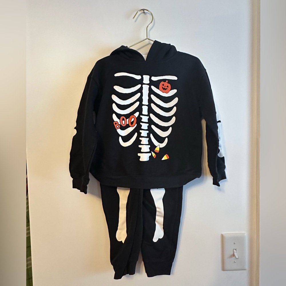 Carters Kids Skeleton sweat suit Set - Black and White